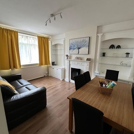 20Mins To Bakerst, Harry Potter & Wembley Stadium! Apartamento Northwood  Exterior foto